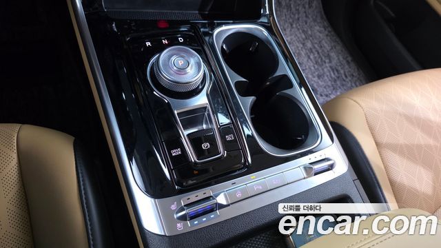 Kia Canival 2023 — photo 9