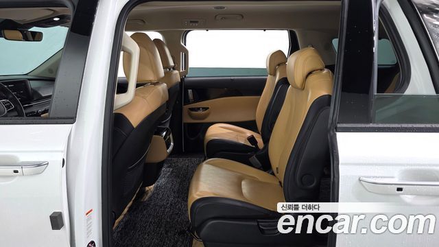 Kia Canival 2023 — photo 12