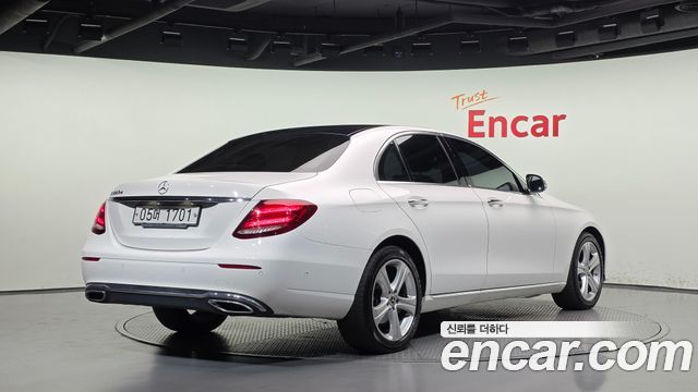 Mercedes-Benz E-Class 2017 — photo 2