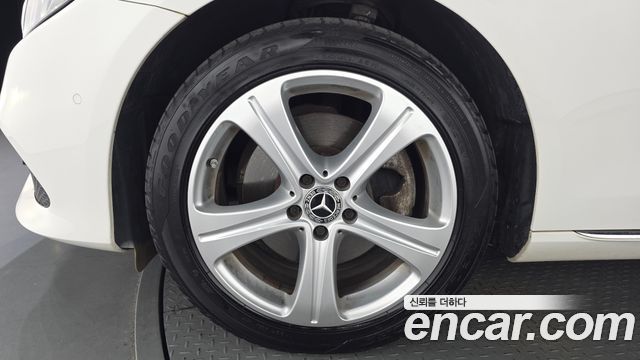 Mercedes-Benz E-Class 2017 — photo 5