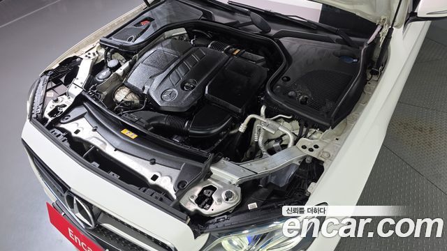 Mercedes-Benz E-Class 2017 — photo 6