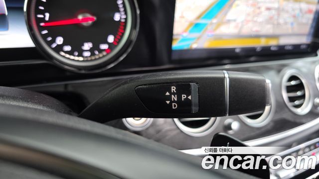 Mercedes-Benz E-Class 2017 — photo 9