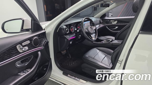 Mercedes-Benz E-Class 2017 — photo 10