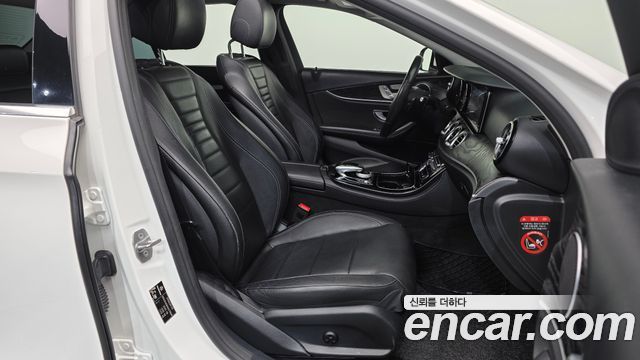 Mercedes-Benz E-Class 2017 — photo 11