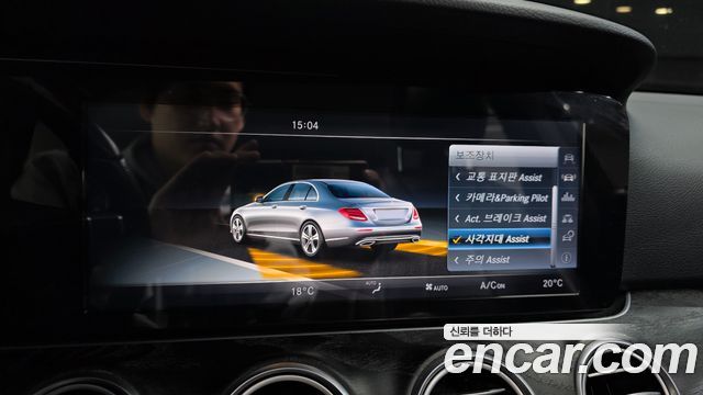 Mercedes-Benz E-Class 2017 — photo 16