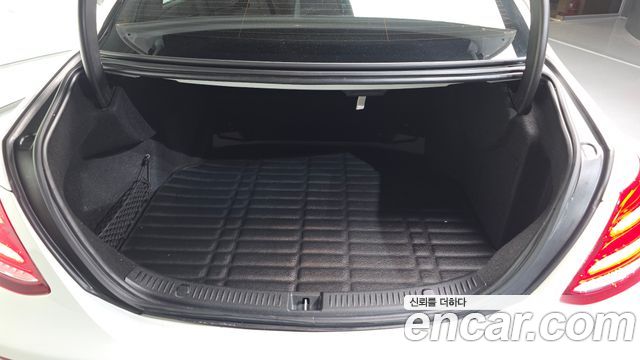 Mercedes-Benz E-Class 2017 — photo 20