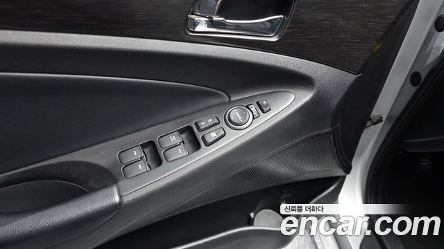 Hyundai Sonata 2013 — photo 28