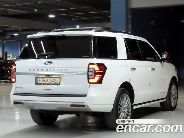 Ford Expedition 2022 — photo 2