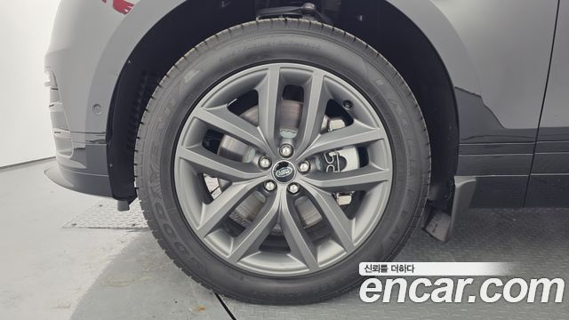 Land Rover Range Rover Velar 2026 — photo 8