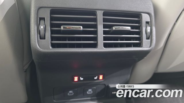 Land Rover Range Rover Velar 2026 — photo 18