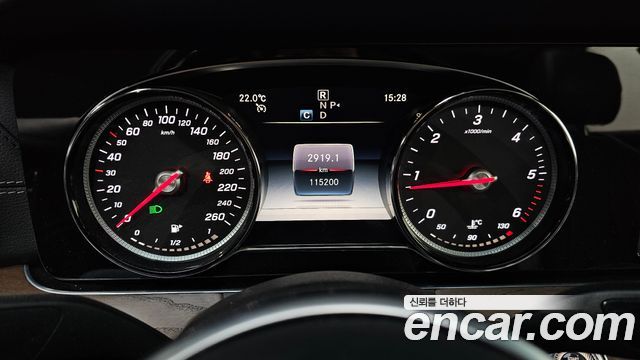 Mercedes-Benz E-Class 2019 — photo 11