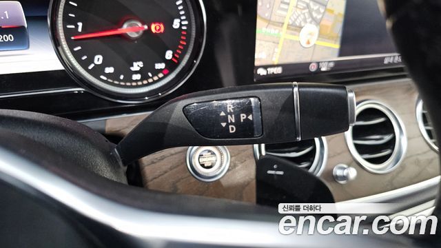 Mercedes-Benz E-Class 2019 — photo 12