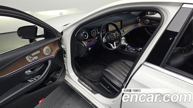 Mercedes-Benz E-Class 2019 — photo 17