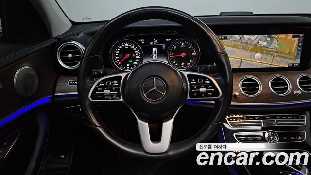 Mercedes-Benz E-Class 2019 — photo 19