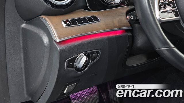 Mercedes-Benz E-Class 2019 — photo 20
