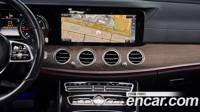 Mercedes-Benz E-Class 2019 — photo 23