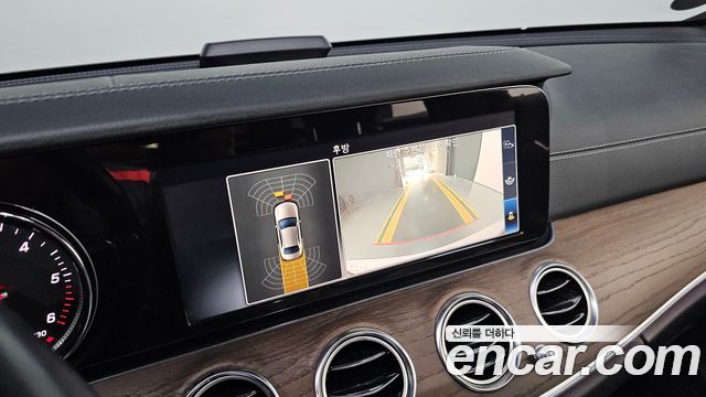 Mercedes-Benz E-Class 2019 — photo 24