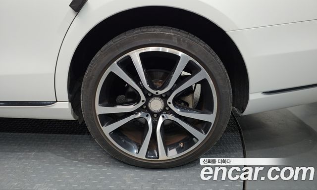 Mercedes-Benz E-Class 2019 — photo 7