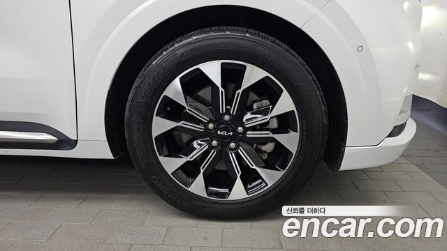Kia Canival 2023 — photo 7