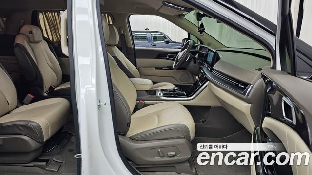 Kia Canival 2023 — photo 16