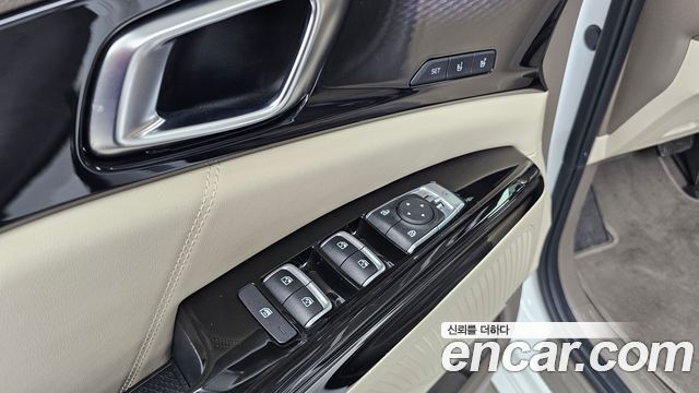 Kia Canival 2023 — photo 35