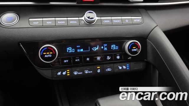 Hyundai AVANTE 2021 — photo 17