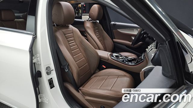 Mercedes-Benz E-Class 2018 — photo 13