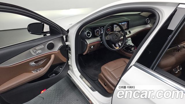 Mercedes-Benz E-Class 2018 — photo 17