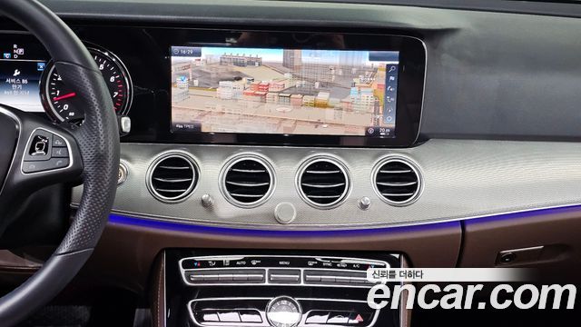 Mercedes-Benz E-Class 2018 — photo 21