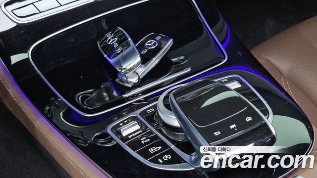 Mercedes-Benz E-Class 2018 — photo 25