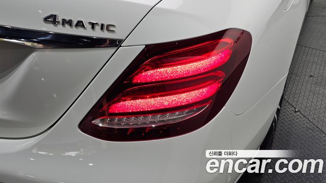 Mercedes-Benz E-Class 2018 — photo 9