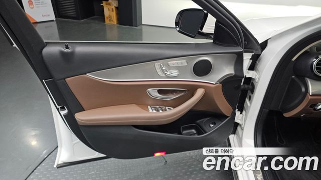 Mercedes-Benz E-Class 2018 — photo 14