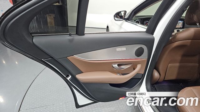 Mercedes-Benz E-Class 2018 — photo 15