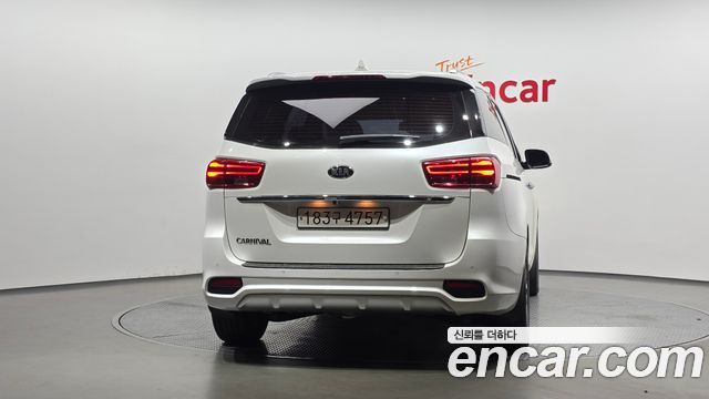 Kia Canival 2020 — photo 4
