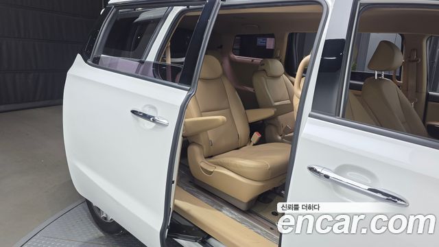 Kia Canival 2020 — photo 17