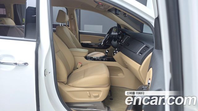 Kia Canival 2020 — photo 18
