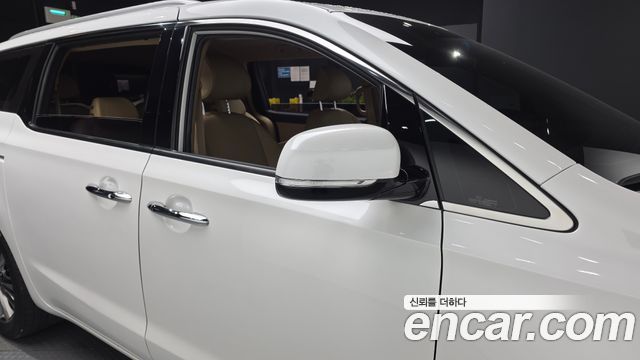 Kia Canival 2020 — photo 32