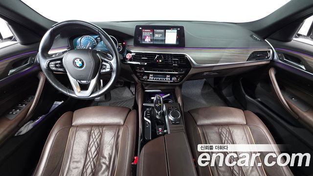 BMW 5-Series 2018 — photo 10