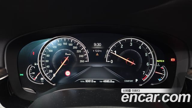 BMW 5-Series 2018 — photo 11