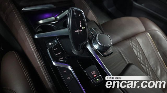 BMW 5-Series 2018 — photo 12