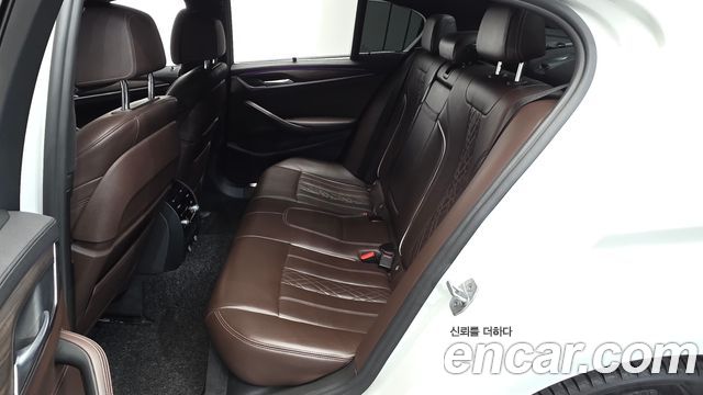 BMW 5-Series 2018 — photo 17