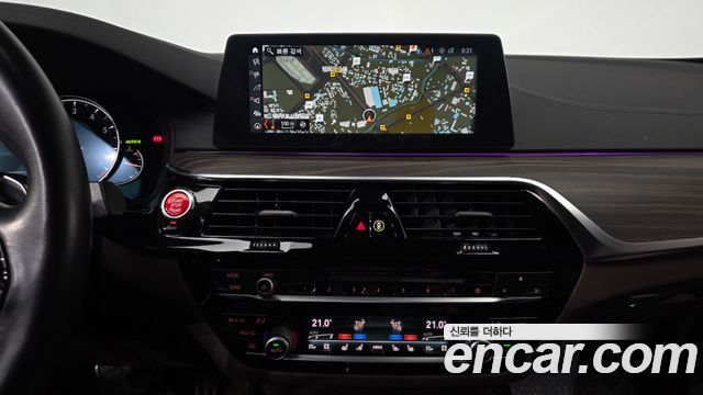BMW 5-Series 2018 — photo 18