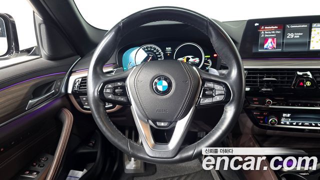 BMW 5-Series 2018 — photo 19