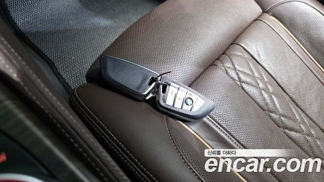 BMW 5-Series 2018 — photo 21