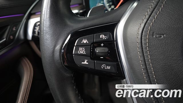 BMW 5-Series 2018 — photo 22