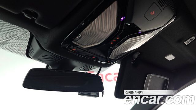 BMW 5-Series 2018 — photo 26