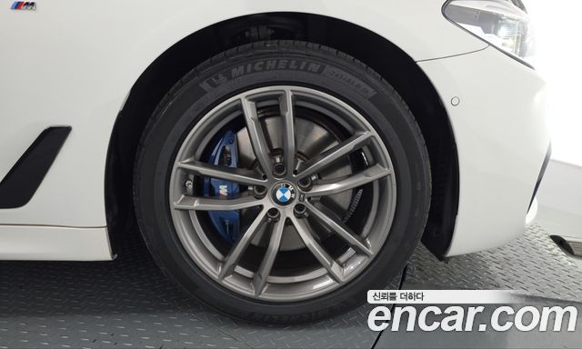 BMW 5-Series 2018 — photo 7