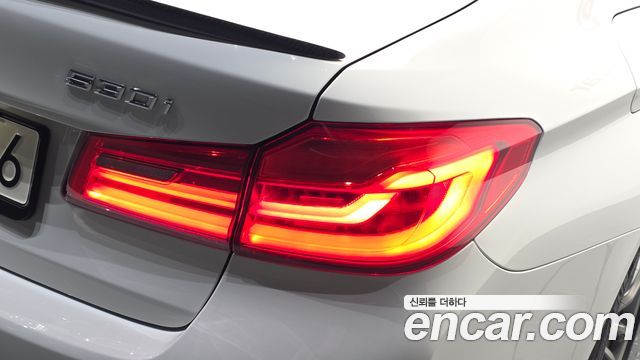 BMW 5-Series 2018 — photo 9