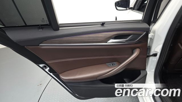 BMW 5-Series 2018 — photo 15