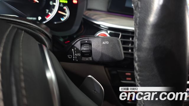BMW 5-Series 2018 — photo 28